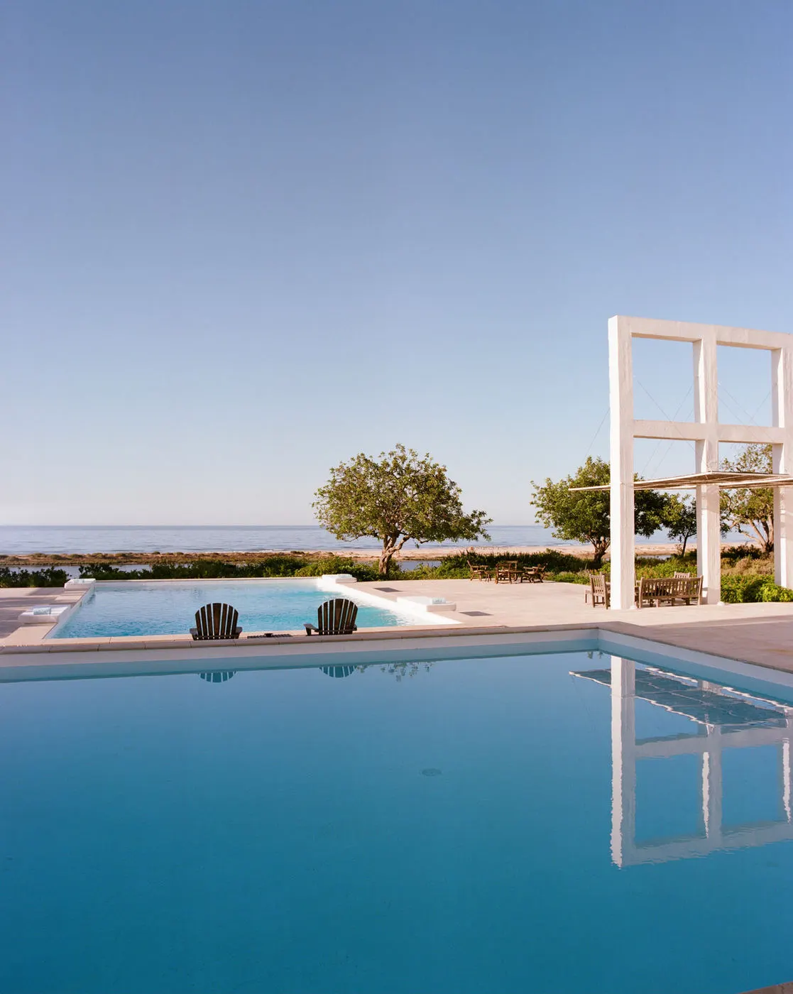 The pool at Quinta do Muro framed by a white concrete pergola